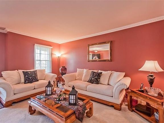 4th image of 46629 Woodside Dr