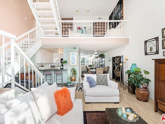 4th image of 984 Granville Ave #5