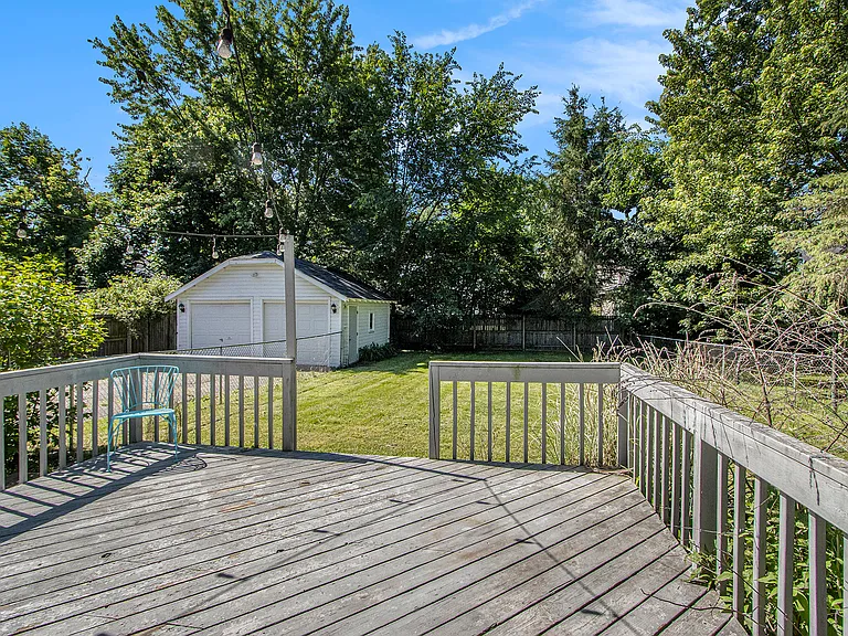 1110 Cambridge Dr — Photo 14