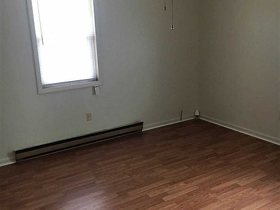 3rd image of 11 Carriage Ct