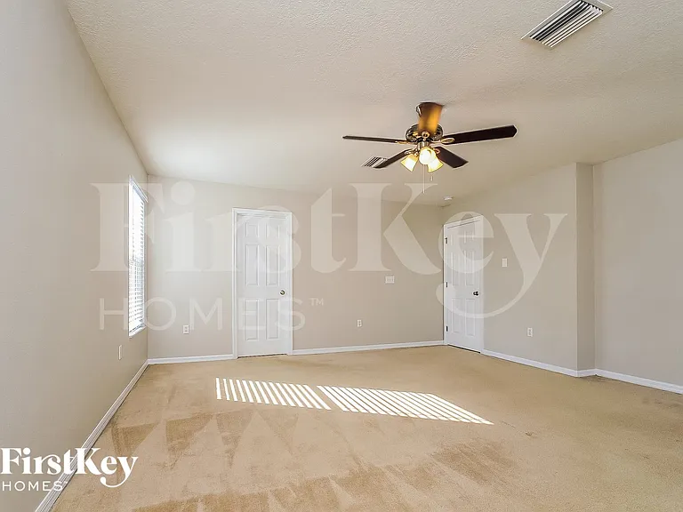 6942 Lake Eaglebrooke Dr — Photo 8