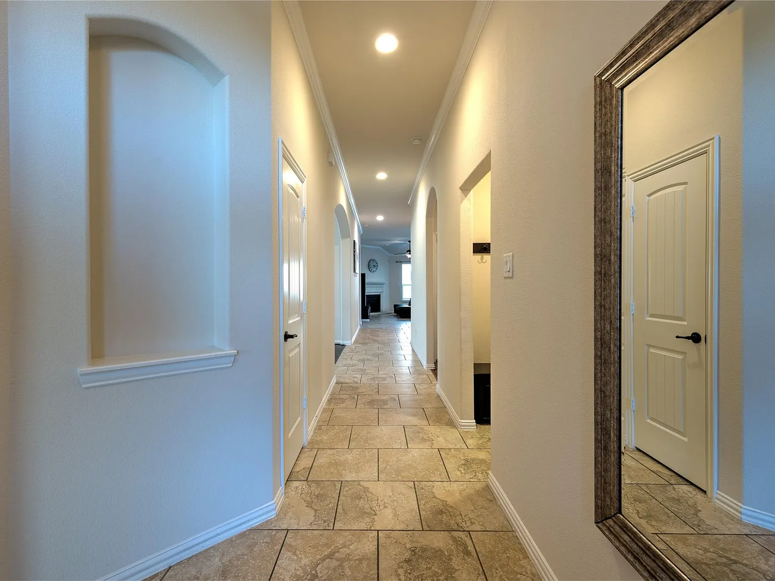 4 bed, 3.0 bath, 2210 sqft, $2,500 — Photo 2