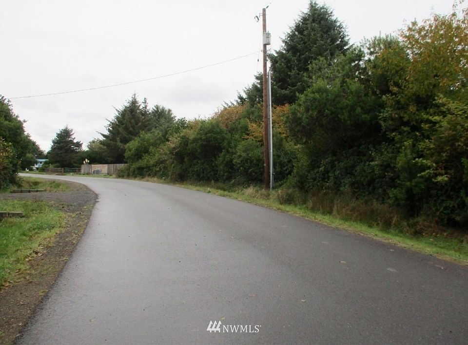 2nd image of 186 N Narwhal Loop NW