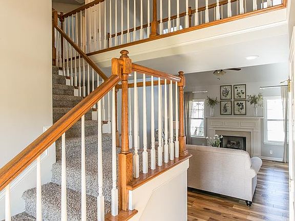 3rd image of 718 Shady Grove Dr