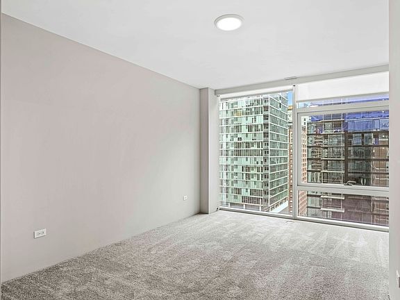 5th image of 200 E Illinois St #1/1