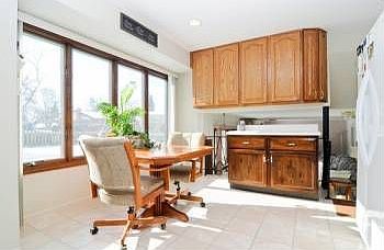 5th image of 2831 N Dryden Pl