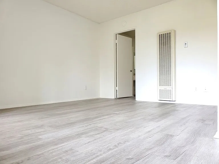 120 - 801 E Palmer Ave — Photo 35