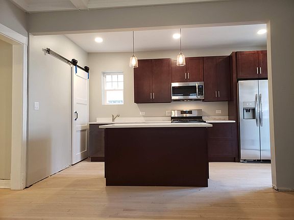 4th image of 2728 W Giddings St #1