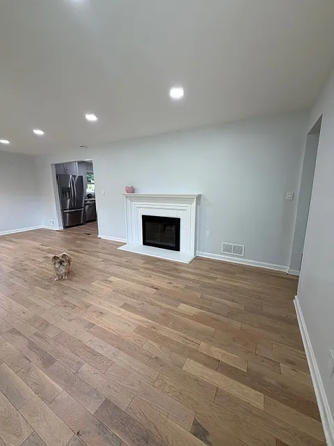 5 bed, 2376 sqft, $3,800 — Photo 3