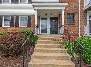 1421 Oriole Pl, Saint Louis, MO