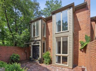 49 Willow Gln, Sandy Springs, GA 30342