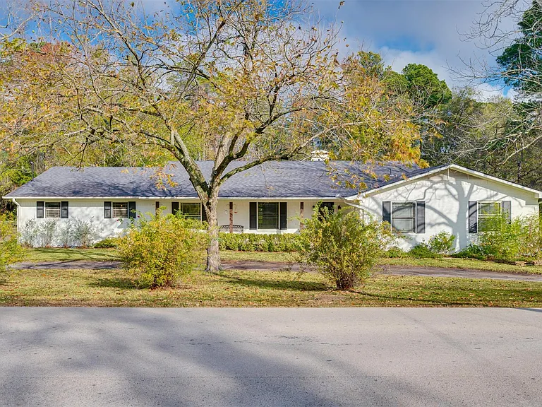 215 Perryman Rd — Photo 1