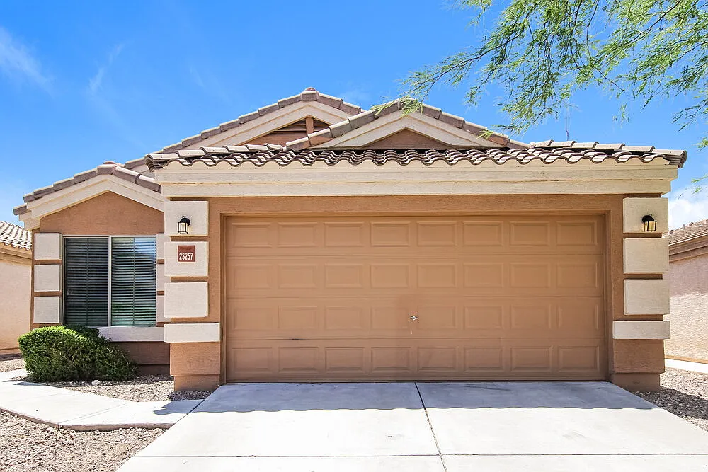 4 bed, 2.0 bath, 1535 sqft, $2,005 — Photo 1