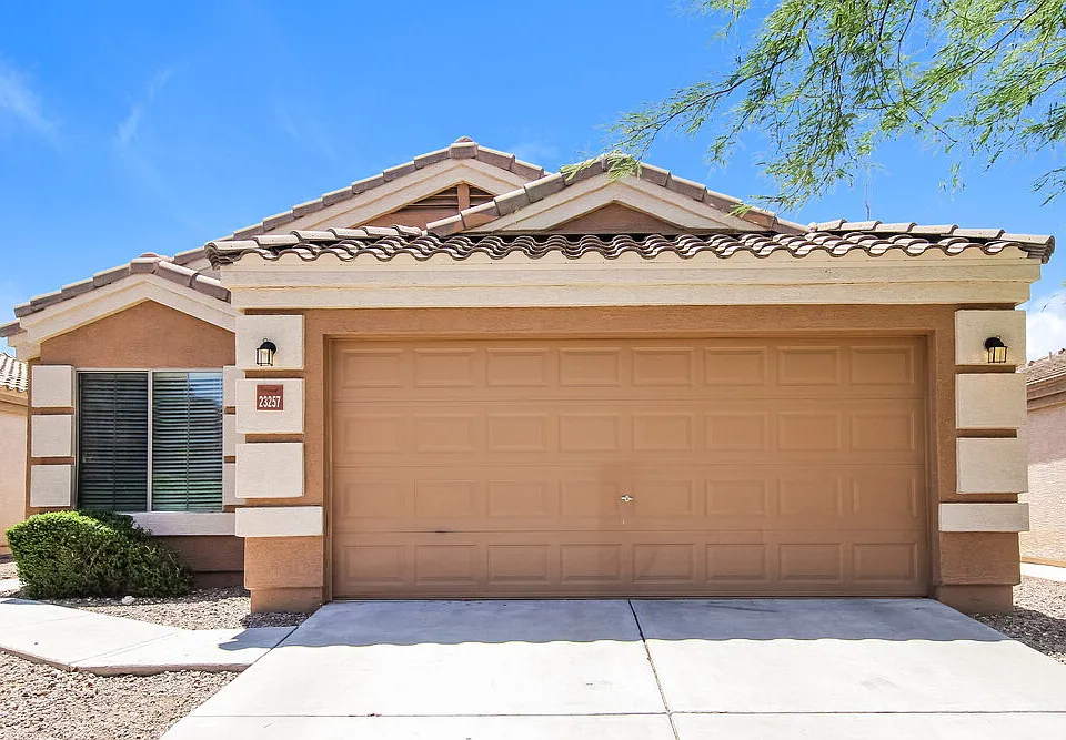 23257 W Cocopah St