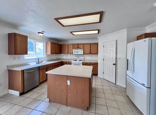 6054 E Hampton Way, Fresno, CA 93727
