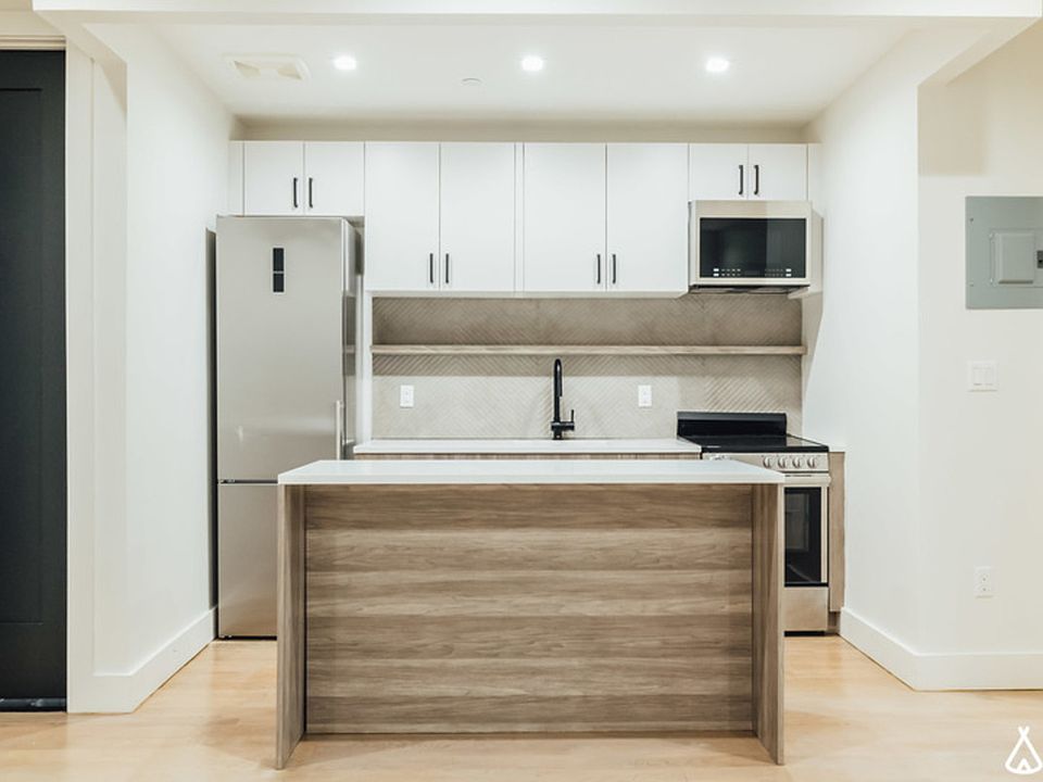 1st image of 471 Tompkins Ave #3B