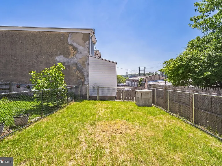 126 Ripka St — Photo 13