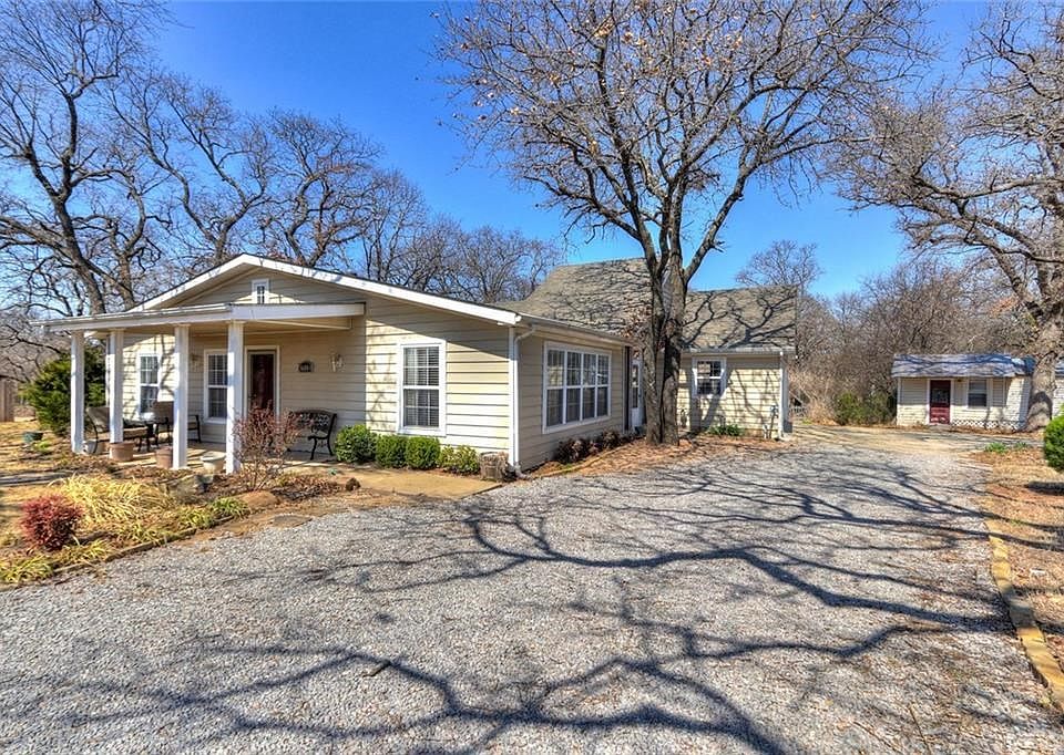 Covered front portch, storage building.