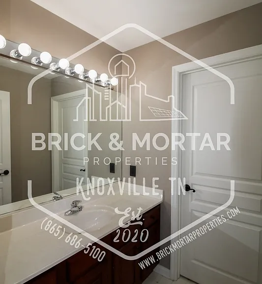613 Chapel Point Ln — Photo 32