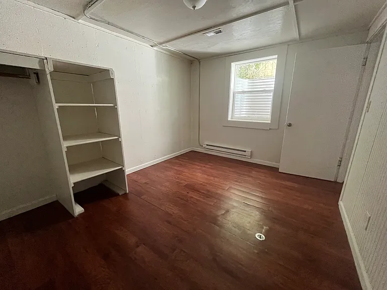 566 N 9th St #1/2 — Photo 8