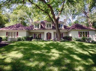 7101 Oak Brook Dr, Urbandale, IA 50322