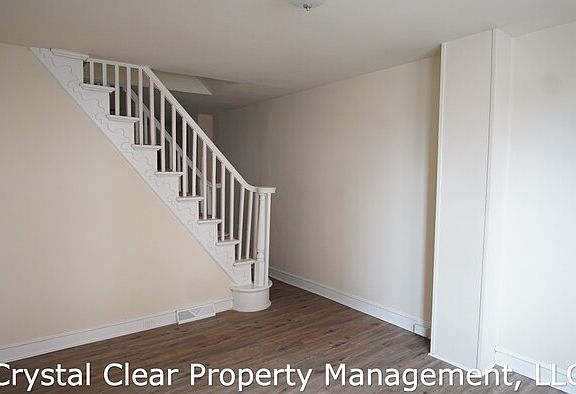 3rd image of 24 Lower Oak St