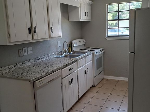 Great kitchen with all new appliances and large pantry closet!