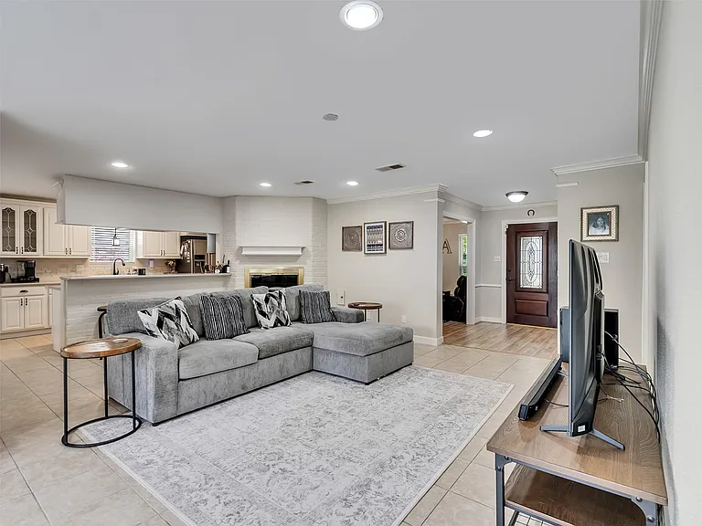 2811 Quincannon Ln — Photo 17