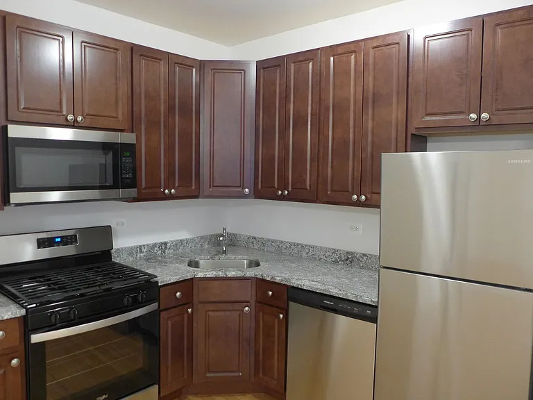 Lamon Courts Apartments — Photo 19