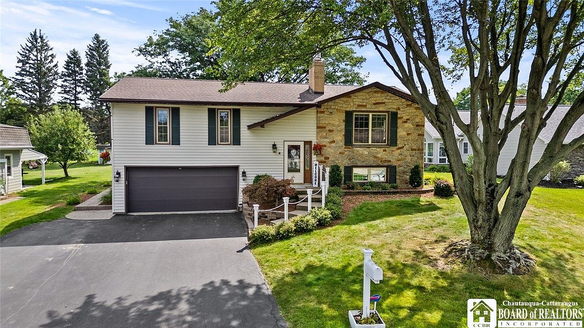 4 Andrew Ct, Fredonia, NY 14063 | MLS #R1703615 | Zillow