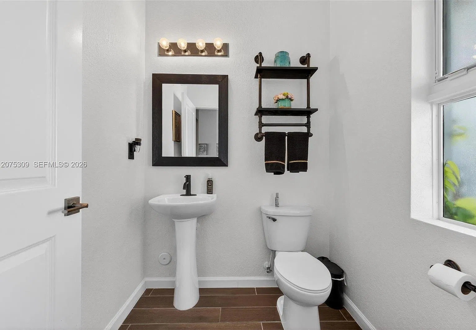 4 bed, 3.5 bath, 2204 sqft, $3,850 — Photo 4