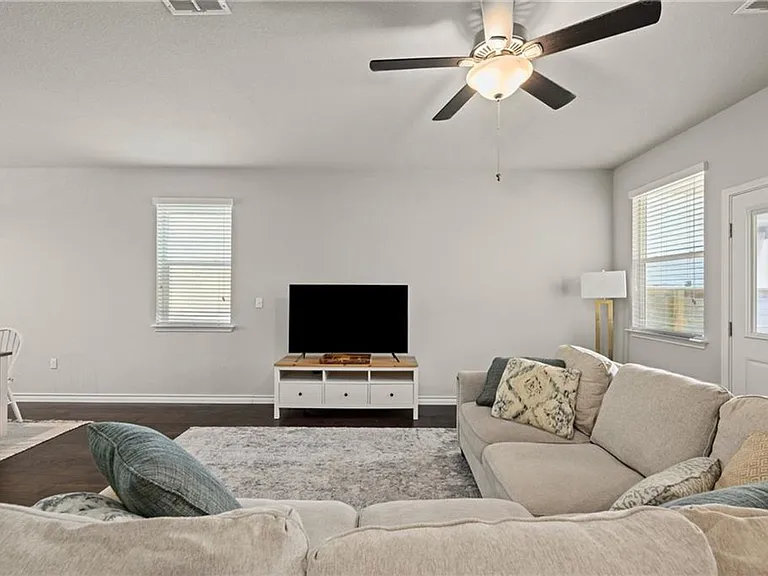 5308 Golden Canary Ln — Photo 10