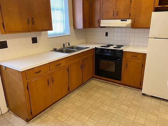 2nd image of 1131 Chestnut Hill Dr APT 1