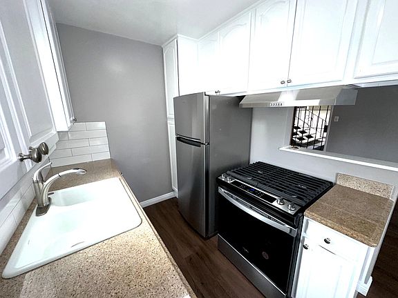5th image of 231 Loma Ave APT 5