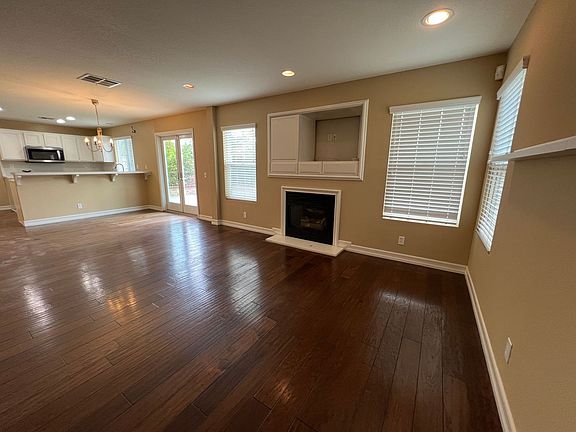 4th image of 2540 San Saba St
