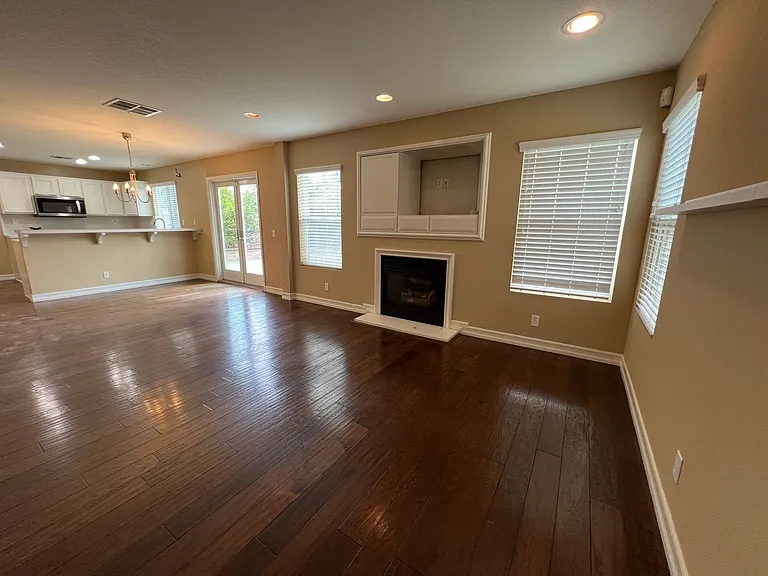2540 San Saba St — Photo 4