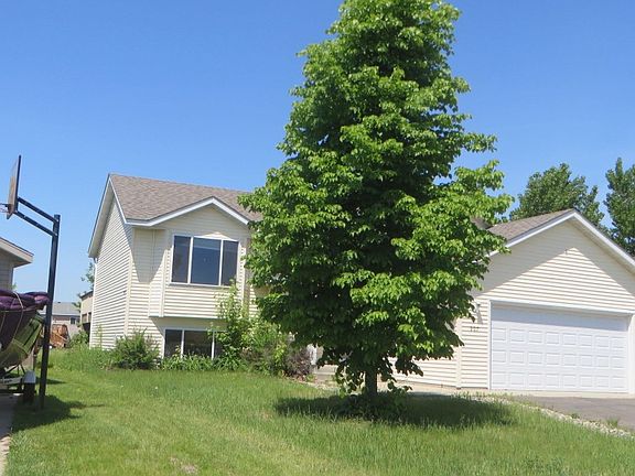 3rd image of 907 Savanna Ave