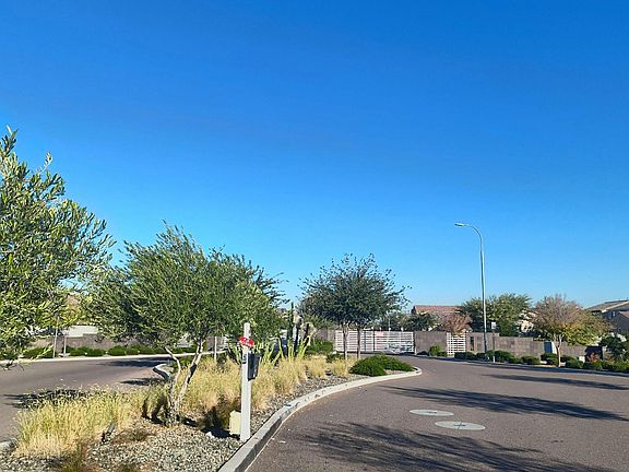 4th image of 10986 W Fillmore St