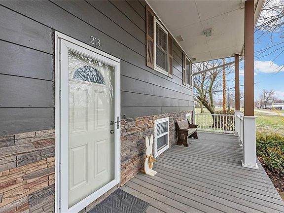 4th image of 213 Beech St