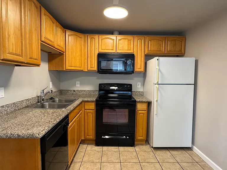 2815 S Alaska St #202 — Photo 7