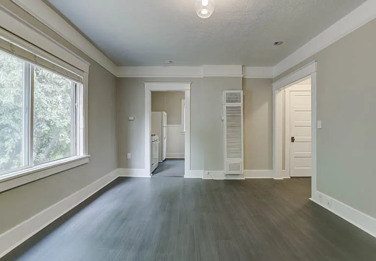 7437 N Saint Louis Ave #9 — Photo 4