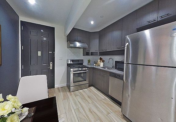 3rd image of 324 Grand St #6A
