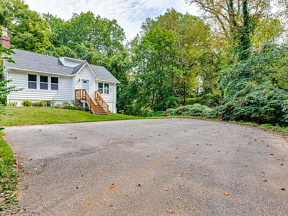 3rd image of 500 Riverview Ct