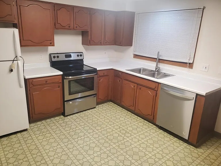 44-46 W Main St #C — Photo 5