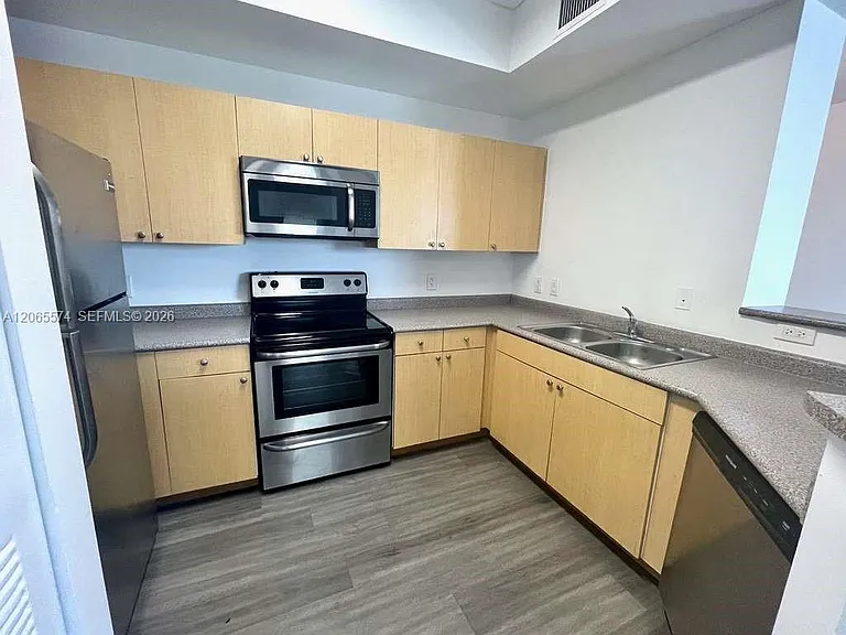 1919 Van Buren St #818A — Photo 32