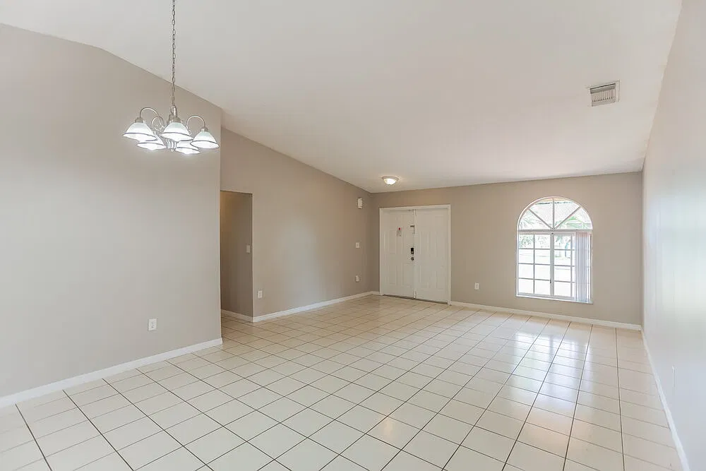 4 bed, 2.0 bath, 2049 sqft, $4,880 — Photo 4
