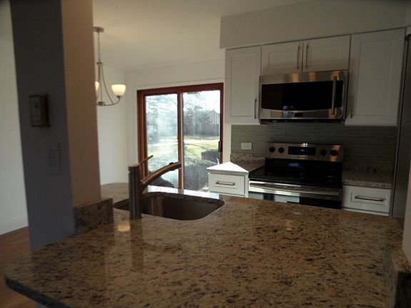 5th image of 1S134 Apley Ln