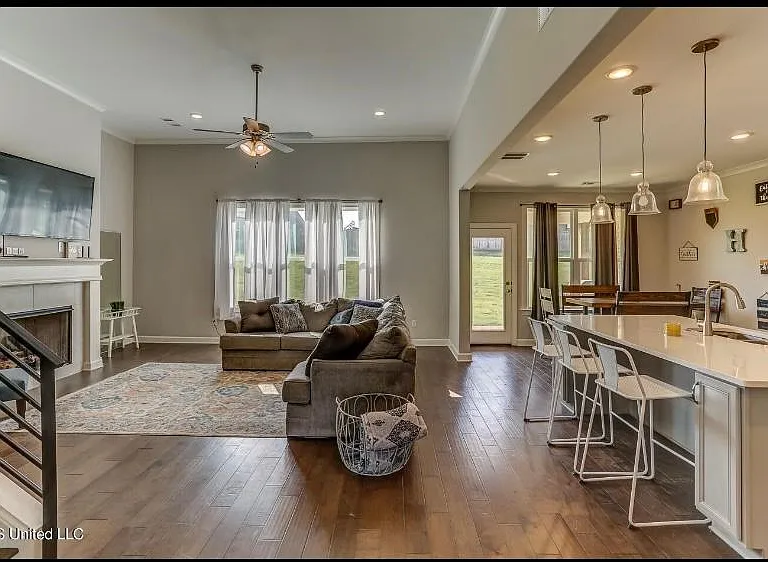 4345 Mitchell Pl — Photo 4