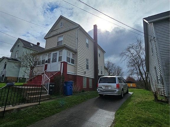 2nd image of 115 Madison St