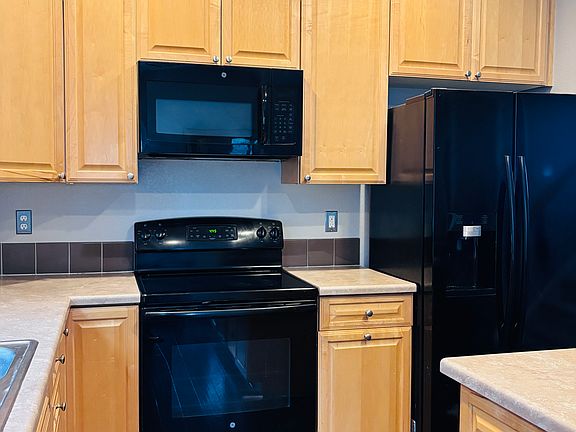 5th image of 3670 Paonia St